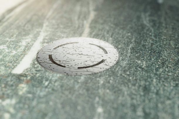 perchè scegliere un piatto doccia effetto pietra: pro e contro